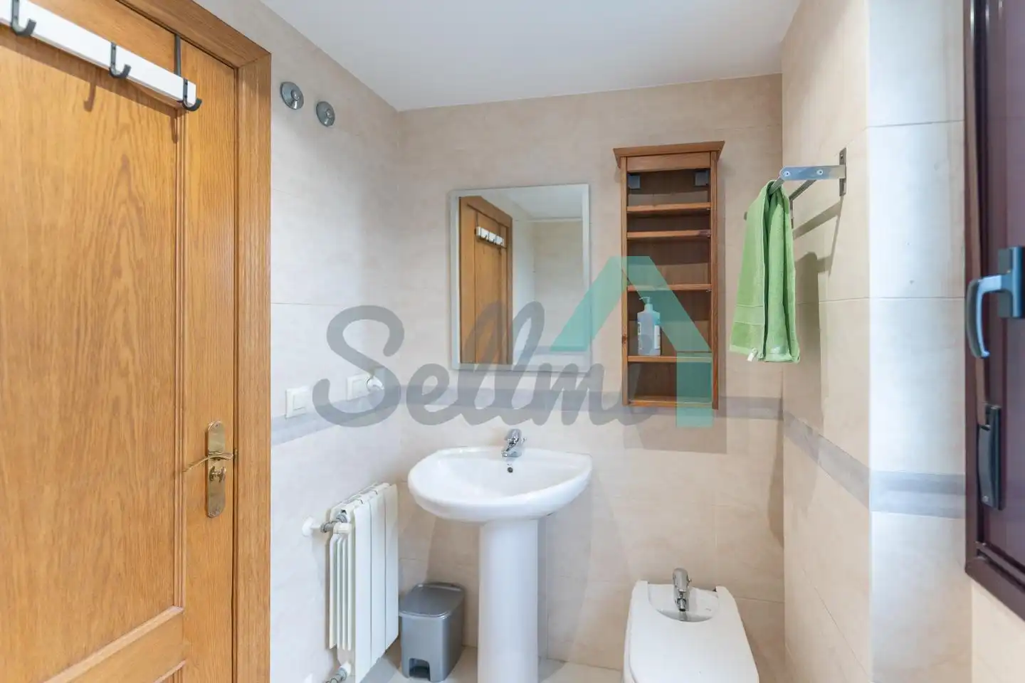 Bathroom of Flat for rent in Oviedo   with Heating, Parquet flooring and Terrace