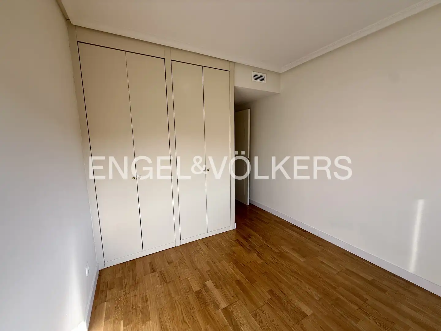 Schlafzimmer von Wohnung zur Miete in Madrid mit Klimaanlage, Heizung und Parkett