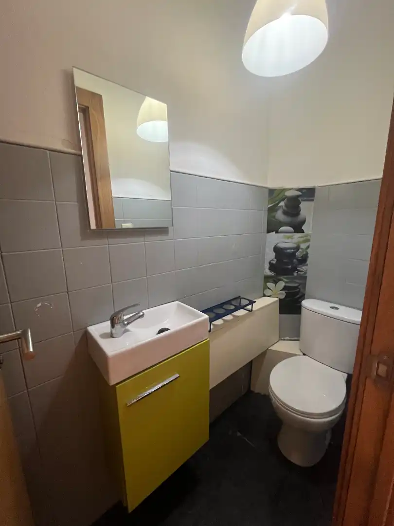 Baño de Piso de alquiler en Redondela con Calefacción, Amueblado y Horno