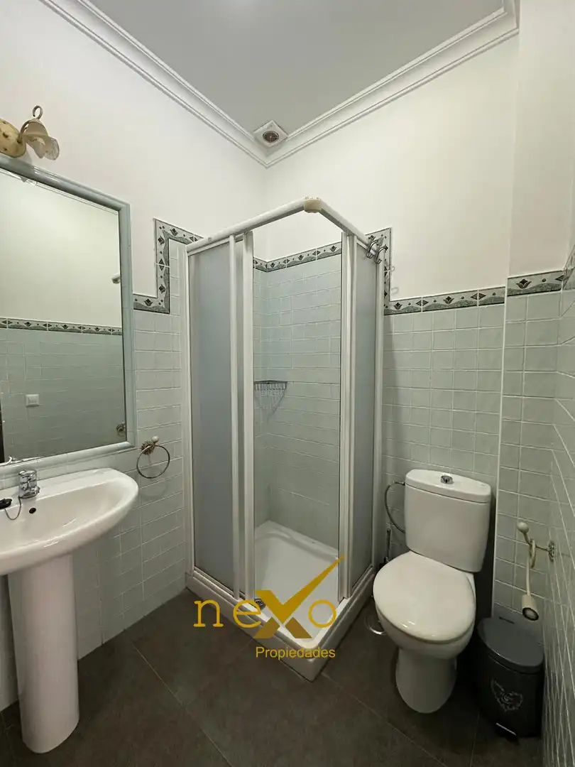 Baño de Apartamento en venta en Carmona con Aire acondicionado y Amueblado