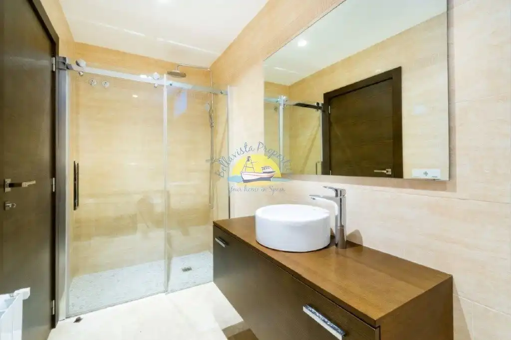 Baño de Casa o chalet en venta en L'Alfàs del Pi con Aire acondicionado, Jardín privado y Terraza