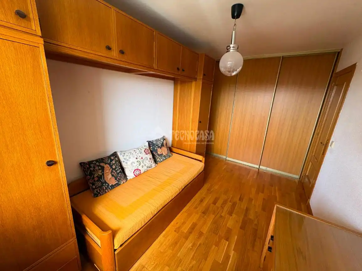 Habitación de Casa adosada en venta en Zaragoza con Terraza