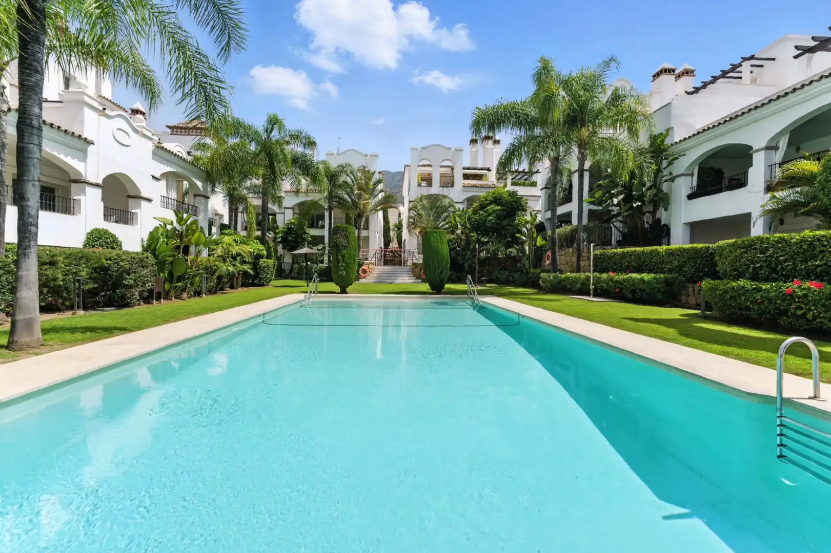 Vista exterior de Apartament de lloguer en Marbella amb Aire condicionat, Terrassa i Traster