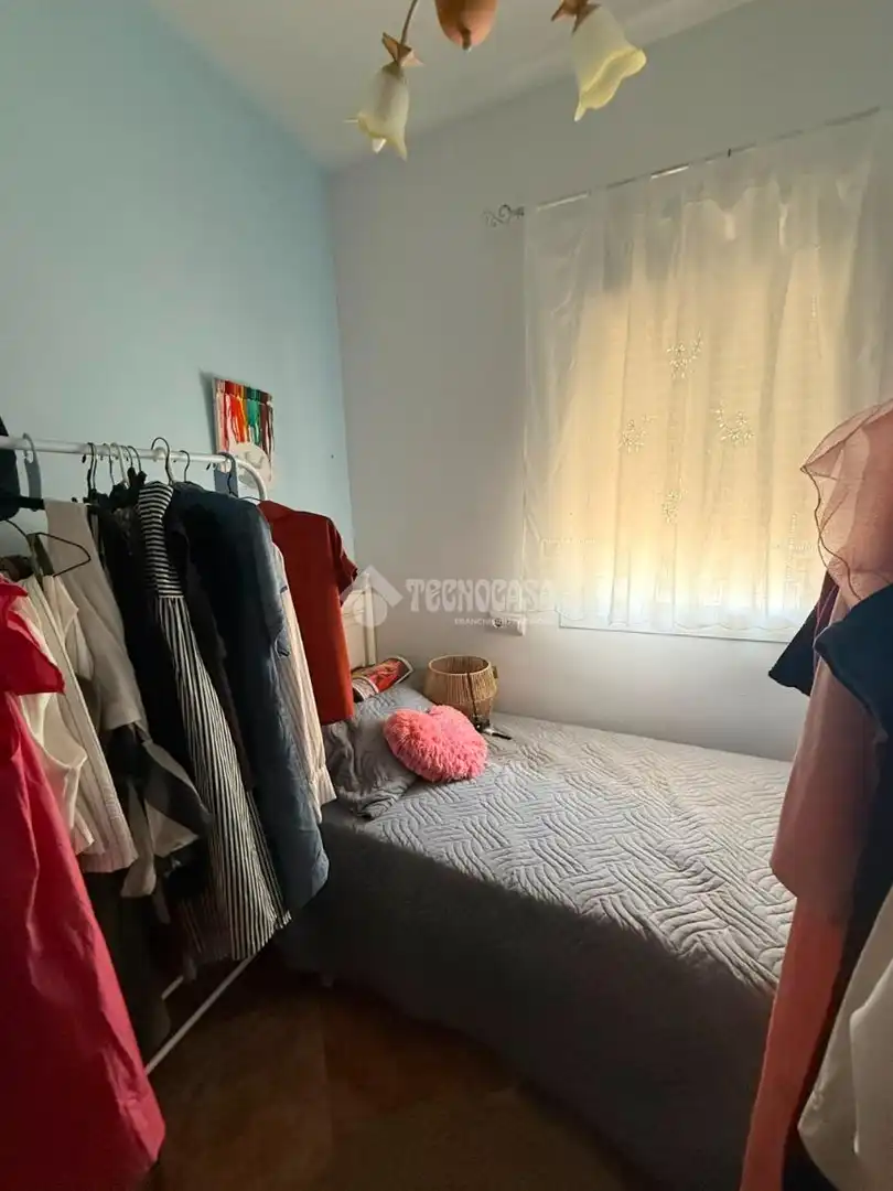 Dormitori de Casa adosada en venda en Almonte amb Aire condicionat