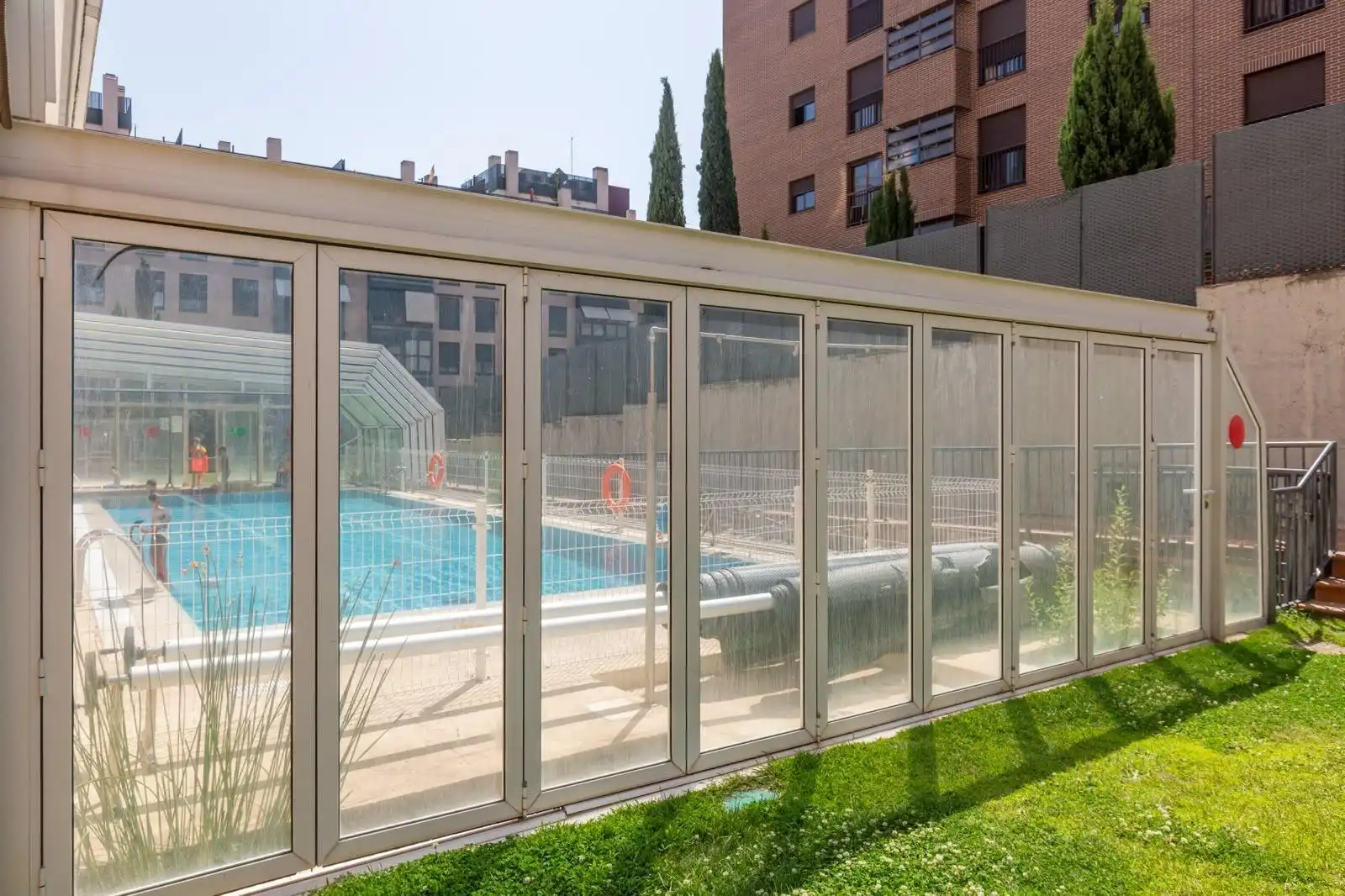 Piscina de Pis en venda en Madrid amb Aire condicionat, Calefacció i Jardí privat