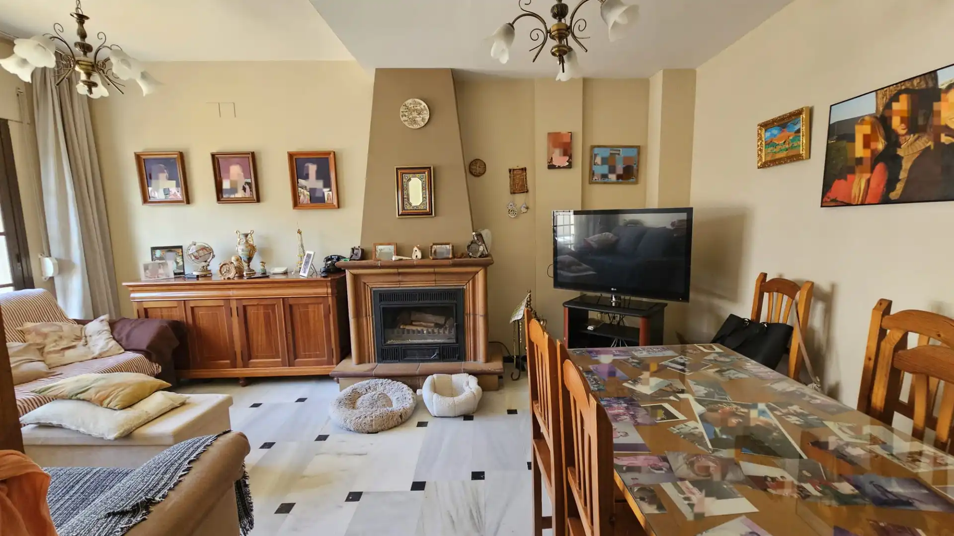 Living room of Detached homes for sale in Jerez de la Frontera  with Air Conditioner, Private garden and Terrace