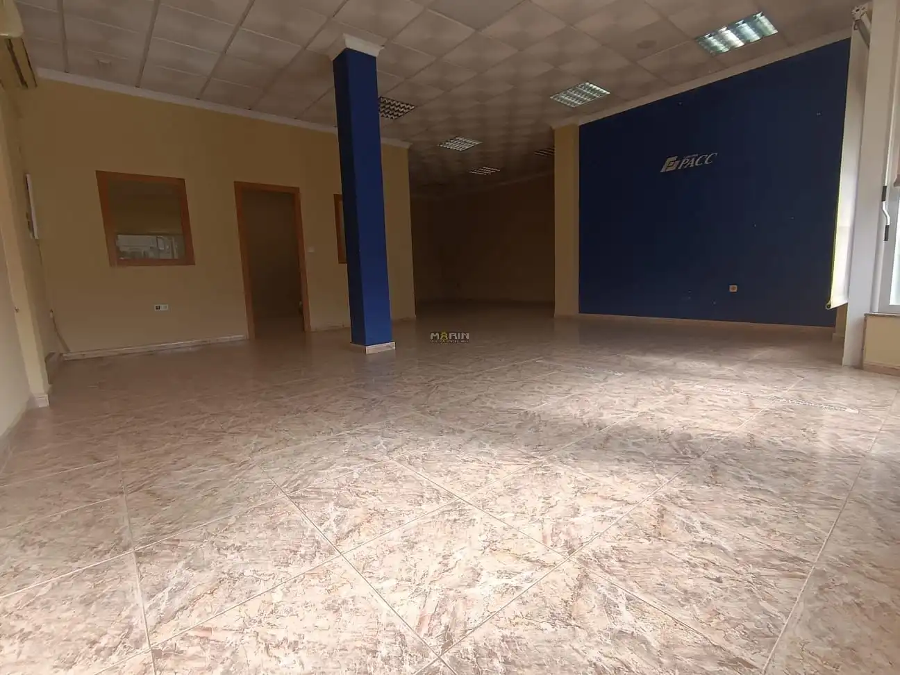 Local comercial de lloguer a Calle del Submarino, imagen 2