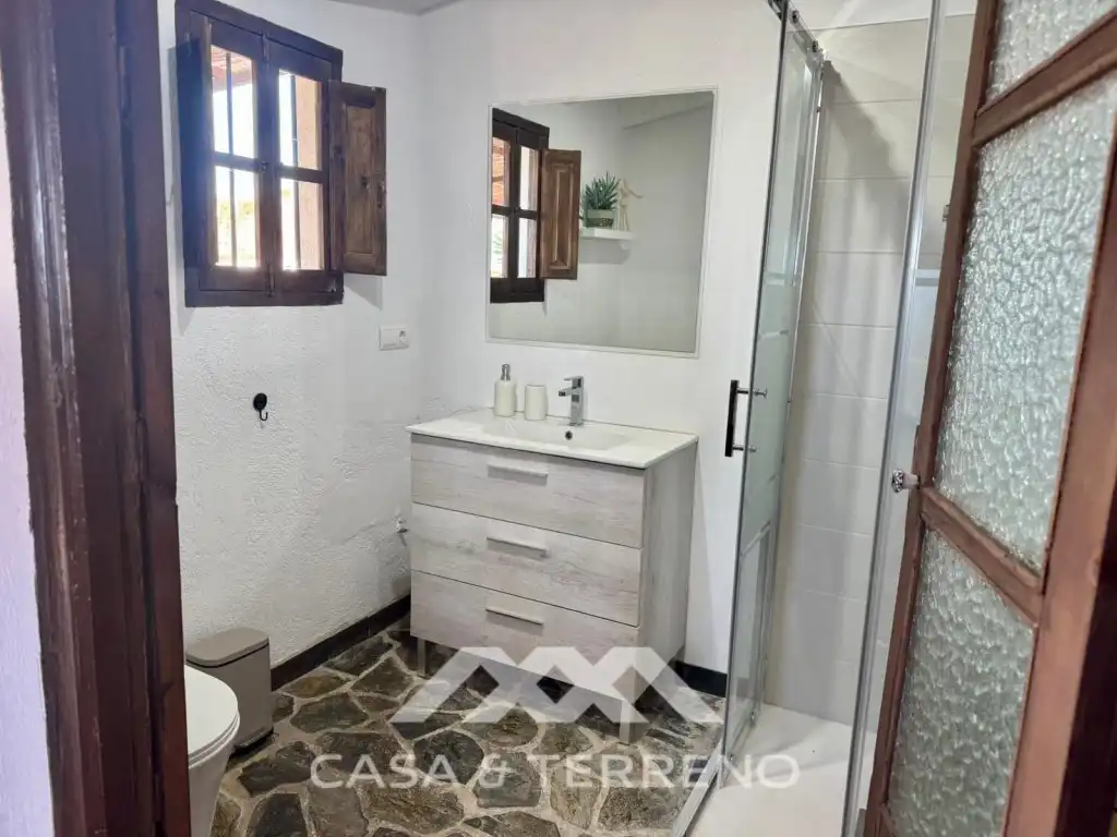 Bany de Casa o xalet en venda en Vélez-Málaga amb Aire condicionat, Jardí privat i Terrassa