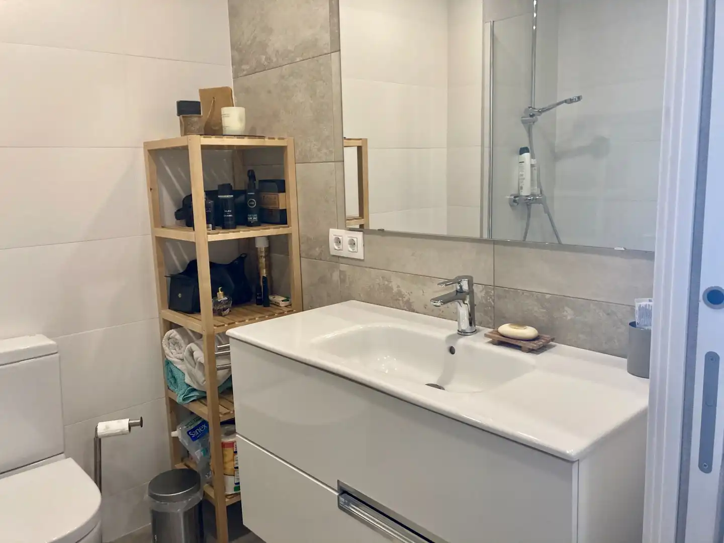 Baño de Piso de alquiler en Castelldefels con Aire acondicionado, Calefacción y Parquet