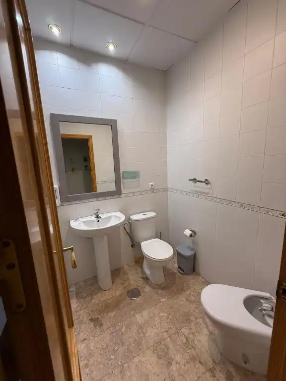 Baño de Piso para compartir en Córdoba con Aire acondicionado, Calefacción y Amueblado