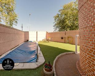 Piscina de Casa o xalet en venda en  Madrid Capital amb Aire condicionat, Jardí privat i Terrassa