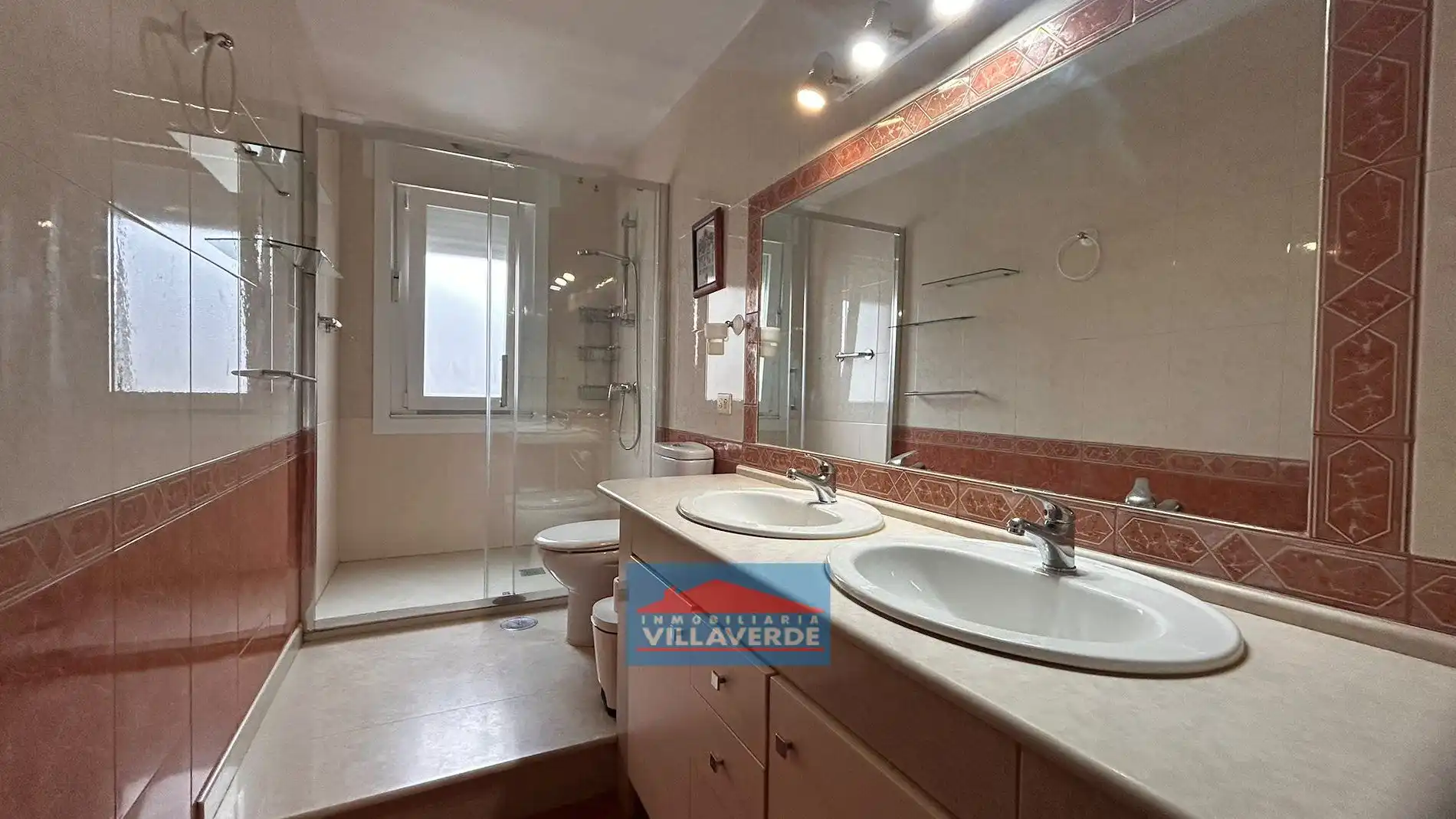 Bathroom of Flat for sale in Cangas   with Heating, Parquet flooring and Storage room