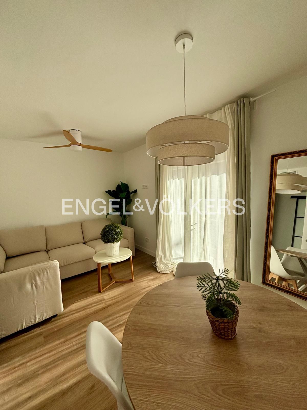 Sala d'estar de Apartament en venda en  Madrid Capital amb Aire condicionat, Calefacció i Parquet