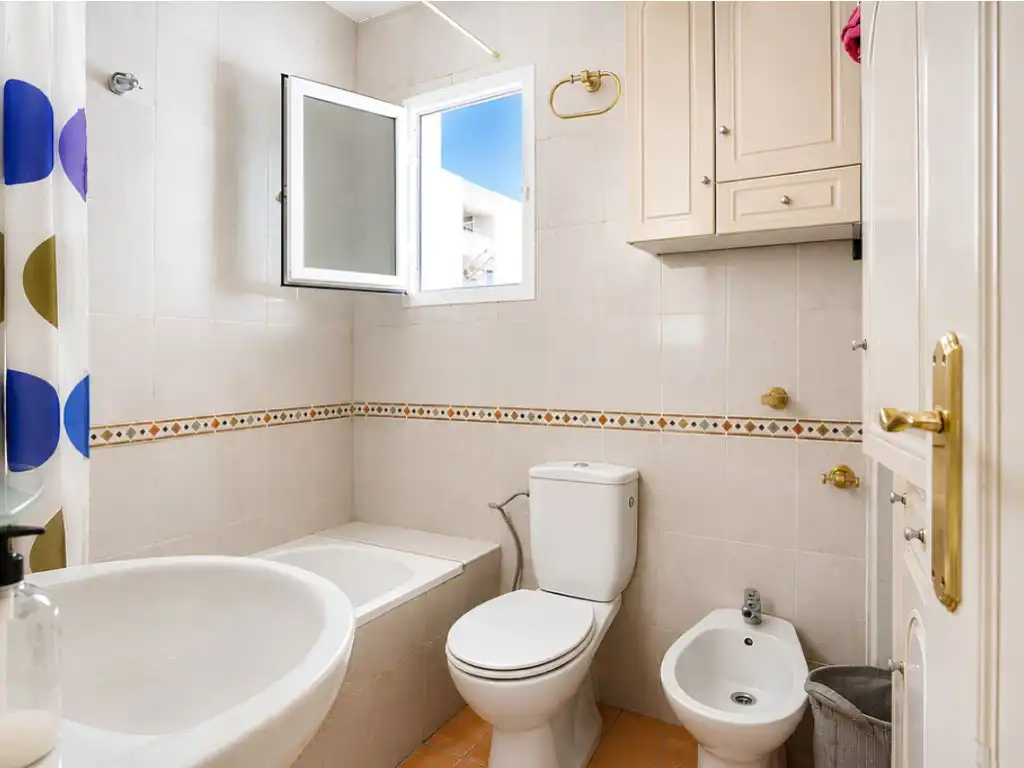 Baño de Casa adosada en venta en Benalmádena con Aire acondicionado, Jardín privado y Amueblado