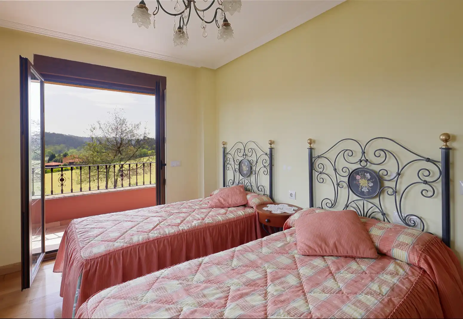 Habitación de Casa o chalet en venta en Gijón  con Calefacción, Parquet y Terraza