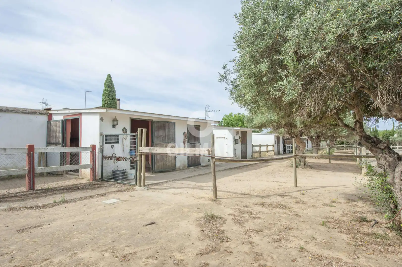 Exterior view of Houses for sale in Alcalá de Guadaira  with Heating, Swimming Pool and Furnished