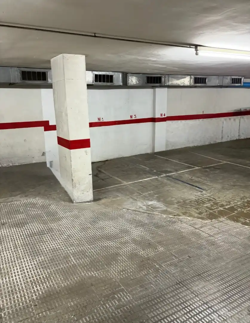 Motorradstellplatz mit Aufzug zur Miete in Carrer de Casanovas i Bosch 57, imagen 7