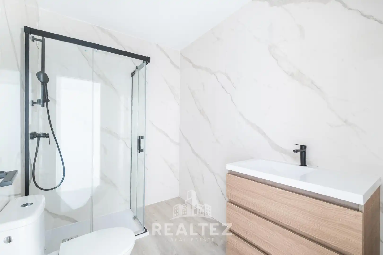 Baño de Piso en venta en Arcos de la Frontera con Terraza y Piscina comunitaria