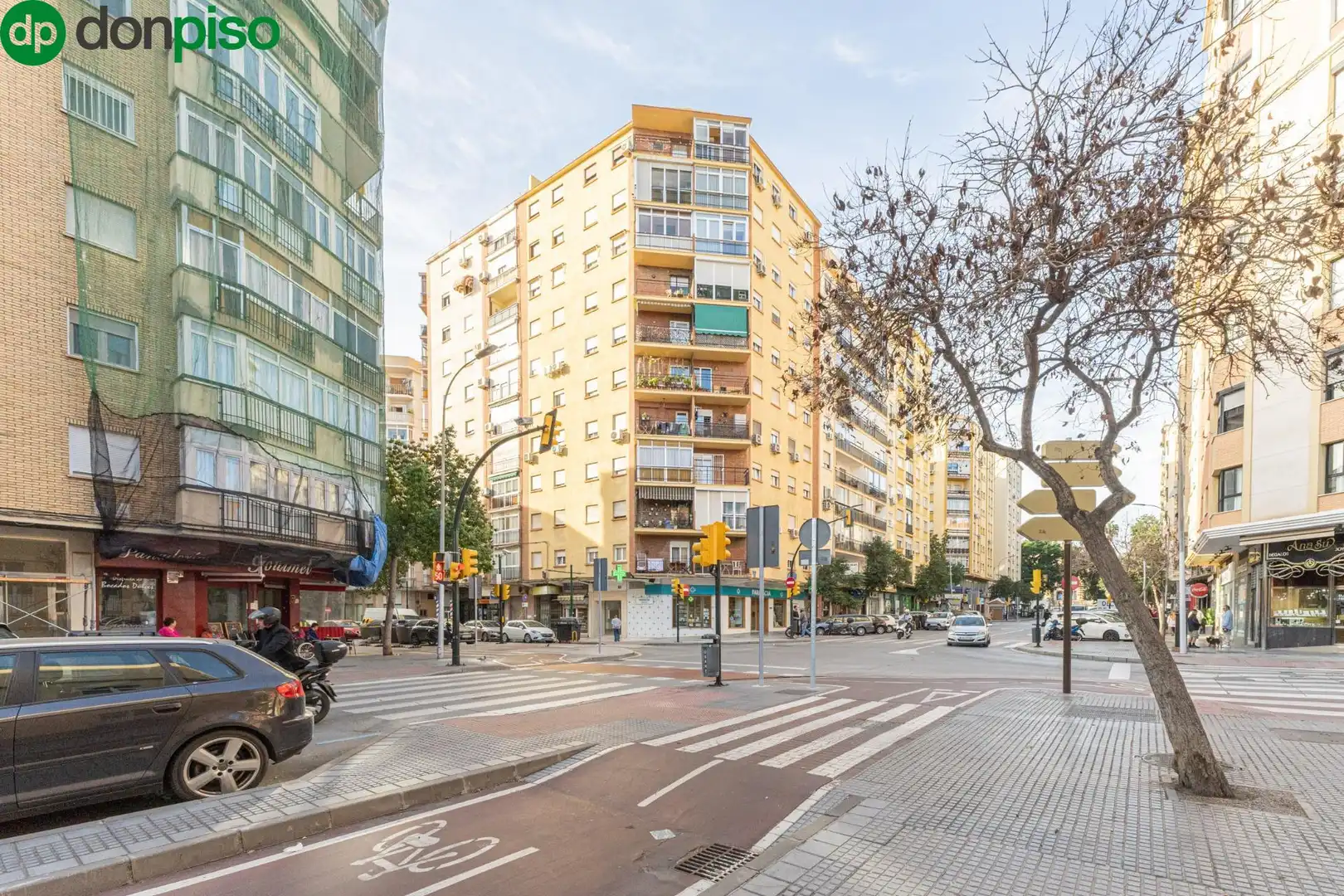 Vista exterior de Oficina en venda en Málaga amb Aire condicionat, Terrassa i Moblat
