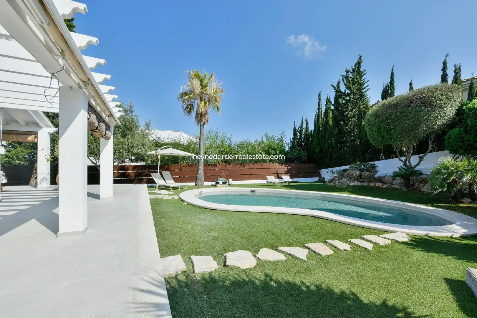 Swimming pool of Houses for sale in Calvià  with Air Conditioner, Private garden and Storage room