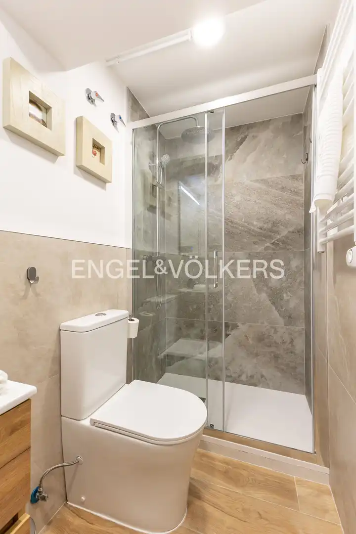 Bathroom of Flat for sale in Madrid  with Heating