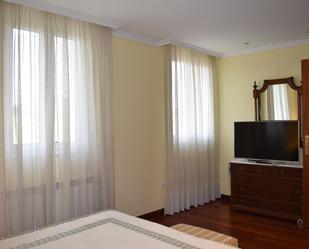 Dormitori de Casa adosada en venda en Santander amb Calefacció, Jardí privat i Alarma