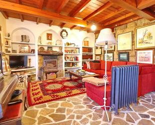 Sala d'estar de Casa o xalet en venda en Culleredo amb Calefacció, Jardí privat i Parquet