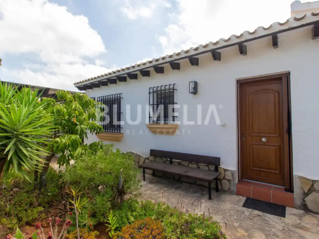 Vista exterior de Casa o xalet en venda en Dénia amb Aire condicionat, Jardí privat i Piscina