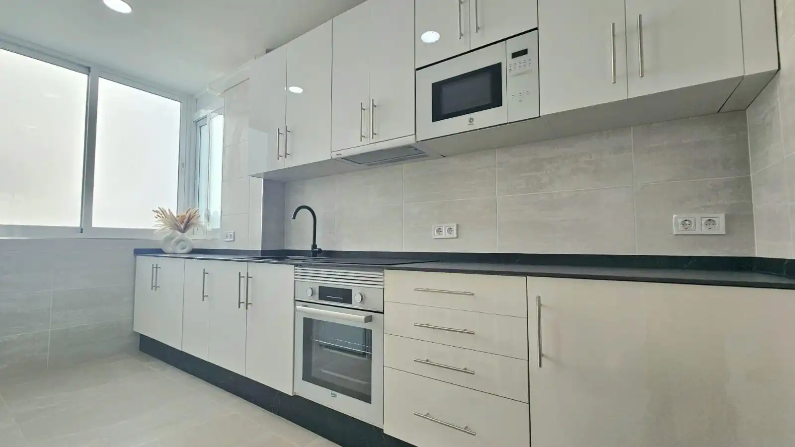 Cuina de Pis en venda en Fuengirola amb Aire condicionat, Calefacció i Terrassa