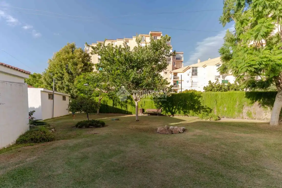Casa adosada en venta en Motril con Terraza, Trastero y Balcón