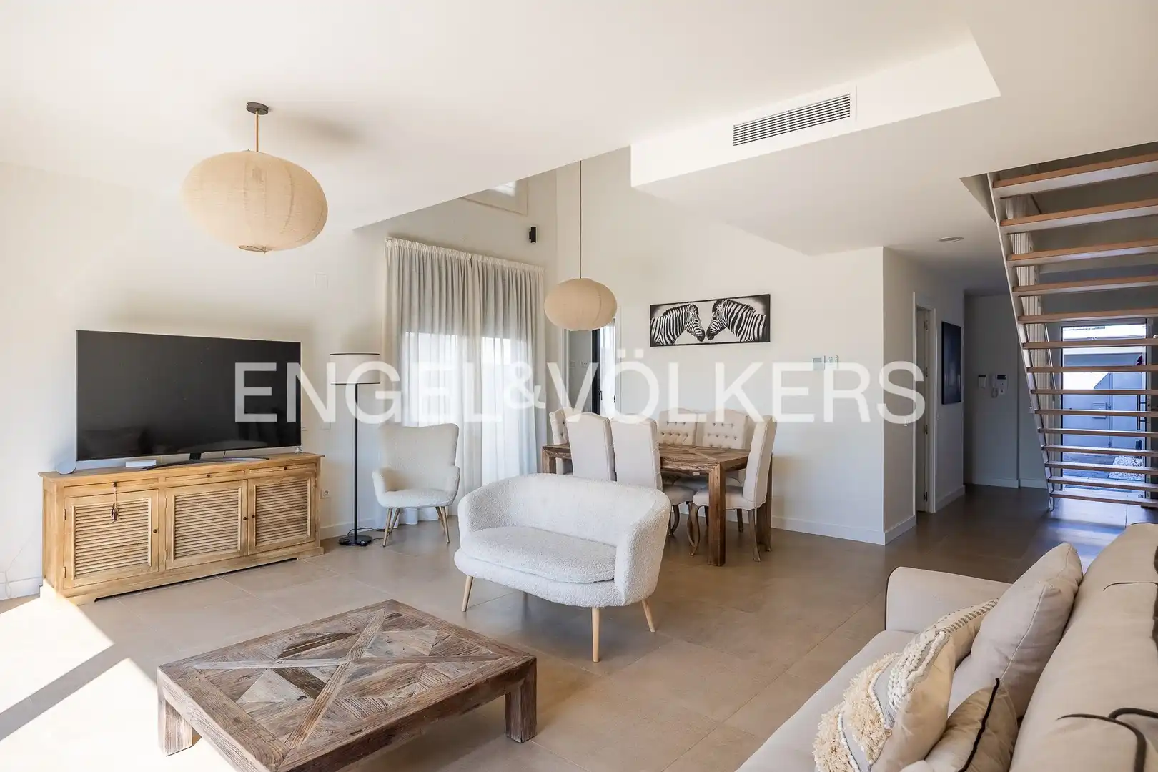 Living room of Detached homes for sale in Mairena del Aljarafe  with Air Conditioner, Heating and Private garden