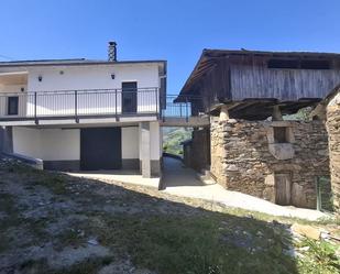 Vista exterior de Casa o xalet de lloguer en Villayón amb Calefacció, Terrassa i Balcó