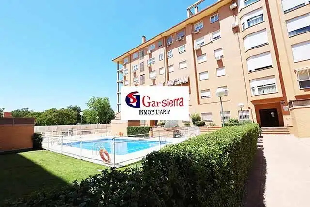 Vista exterior de Piso en venta en Valdemoro con Calefacción, Trastero y Piscina comunitaria