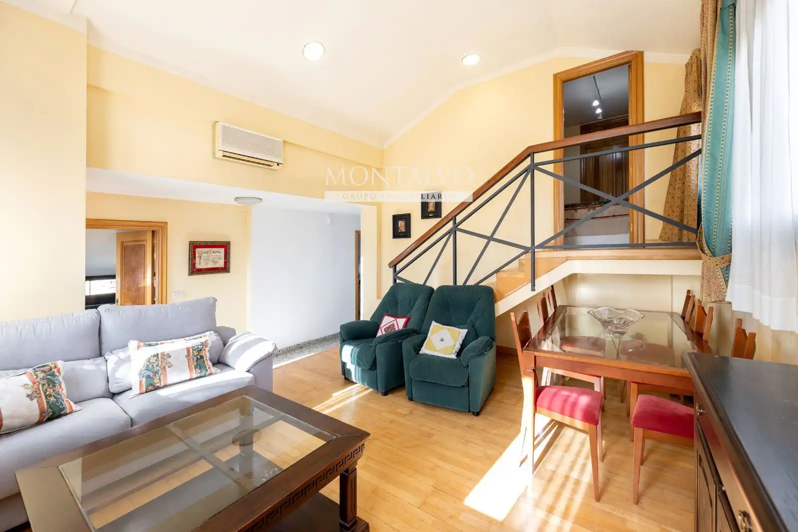 Sala de estar de Ático en venta en Granada con Aire acondicionado y Terraza
