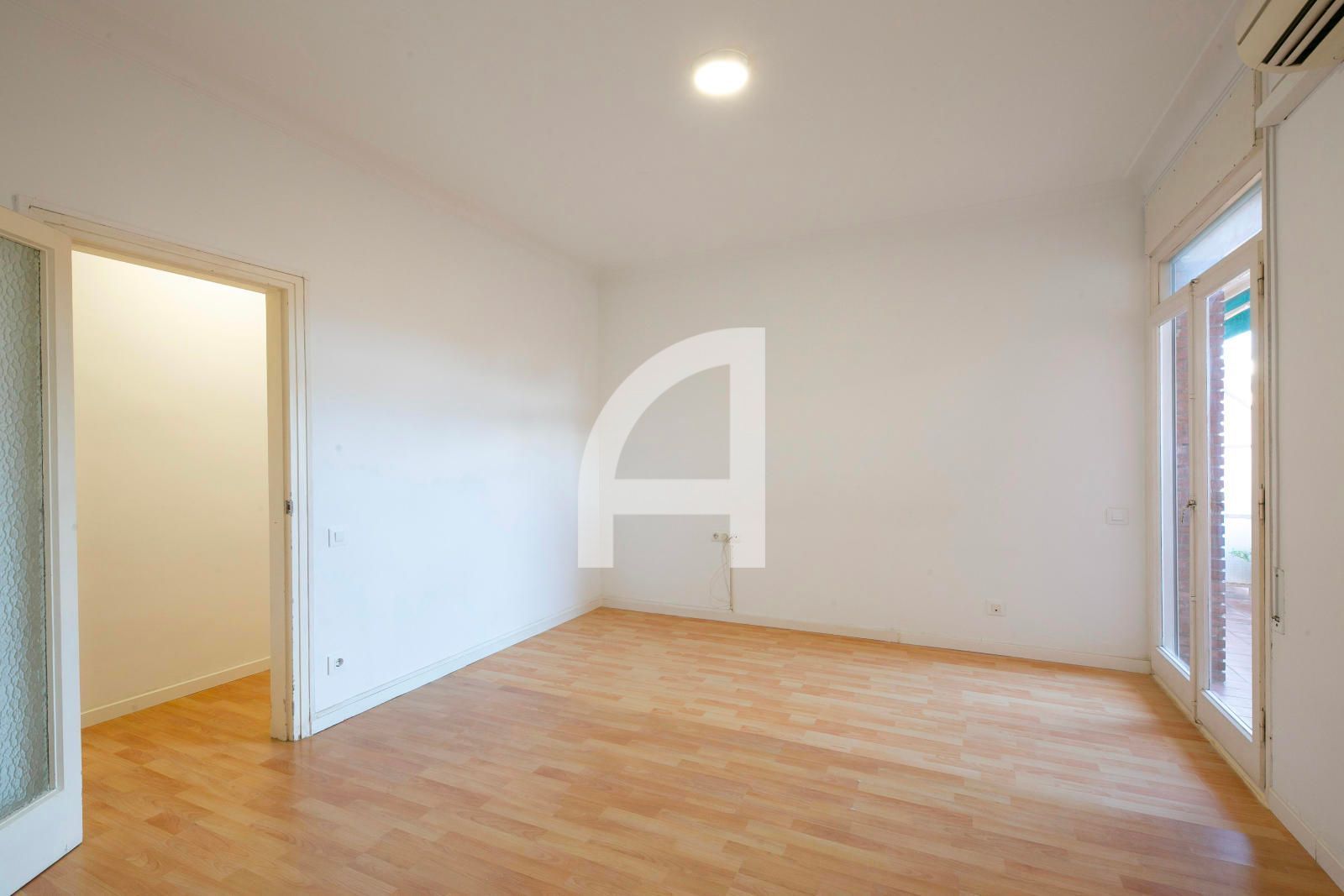 Bedroom of Flat for sale in  Barcelona Capital  with Air Conditioner, Heating and Parquet flooring