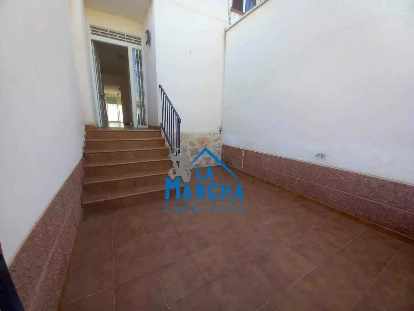 Casa adosada en venda en Madrigueras amb Calefacció, Terrassa i Traster