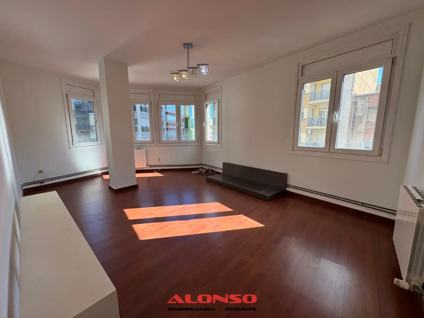 Sala de estar de Piso en venta en Vinaròs con Aire acondicionado, Calefacción y Parquet