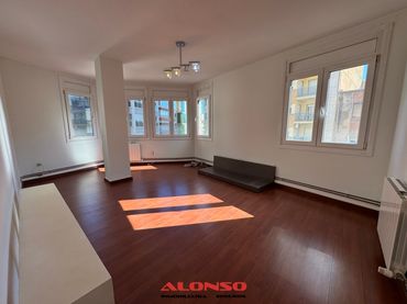 Appartamento con ascensore in vendita a Casco Urbano