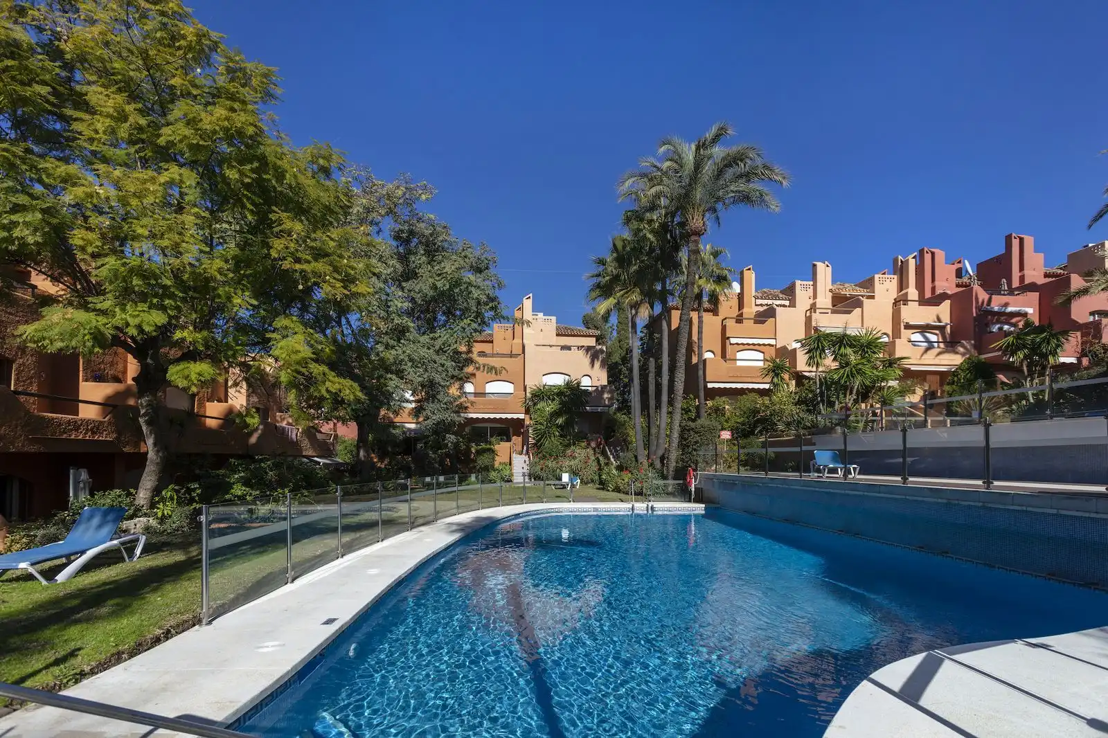 Jardí de Casa adosada en venda en Marbella amb Terrassa, Traster i Moblat