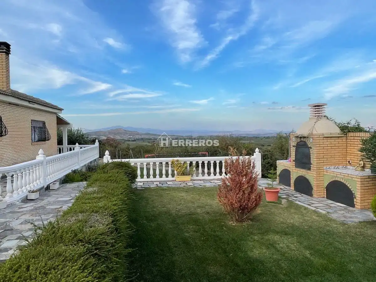 Houses for sale in Entrena, La Rioja
