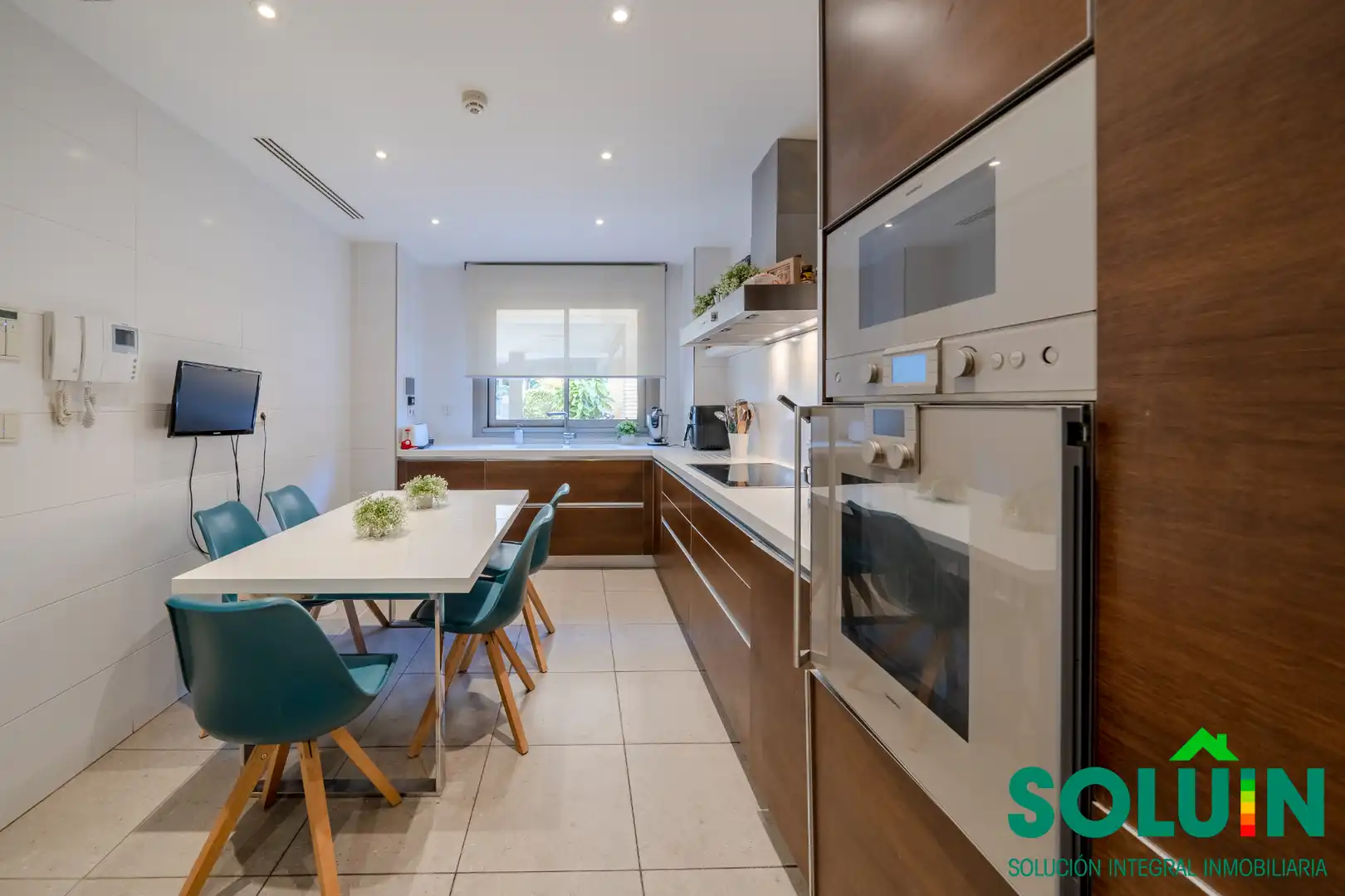 Kitchen of Houses for sale in Pozuelo de Alarcón  with Air Conditioner, Heating and Private garden
