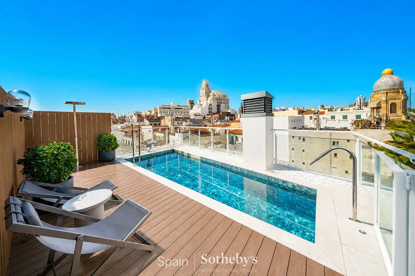 Piscina de Apartament en venda en Madrid amb Aire condicionat, Calefacció i Terrassa