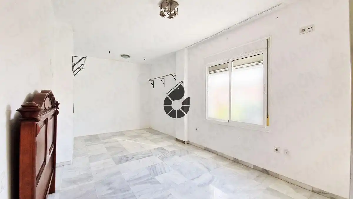 Sala d'estar de Casa adosada en venda en Coria del Río amb Jardí privat, Terrassa i Alarma