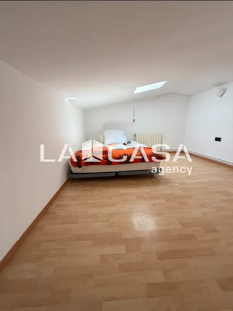 Dachboden zum Verkauf in Badalona mit Heizung und Terrasse