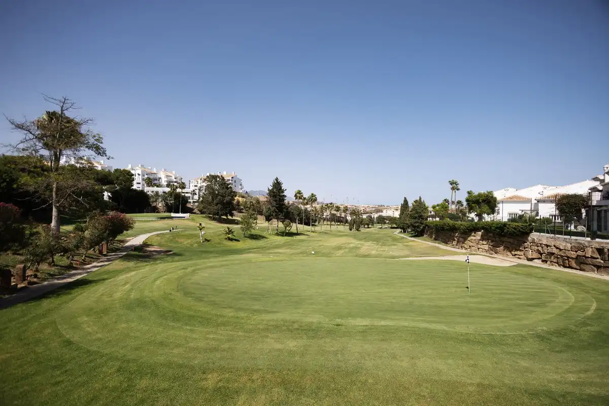 Terraced house with pool for sale in Riviera del Sol, imagen 4