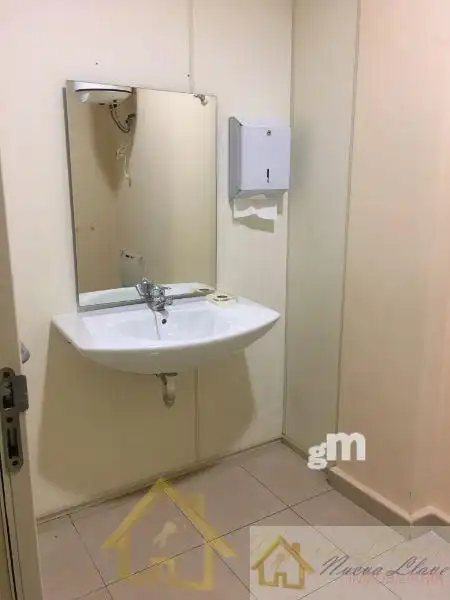 Bany de Oficina de lloguer en Lugo amb Aire condicionat