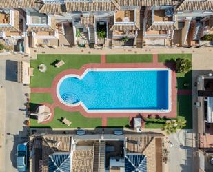 Piscina de Casa adosada en venda en Orihuela amb Aire condicionat