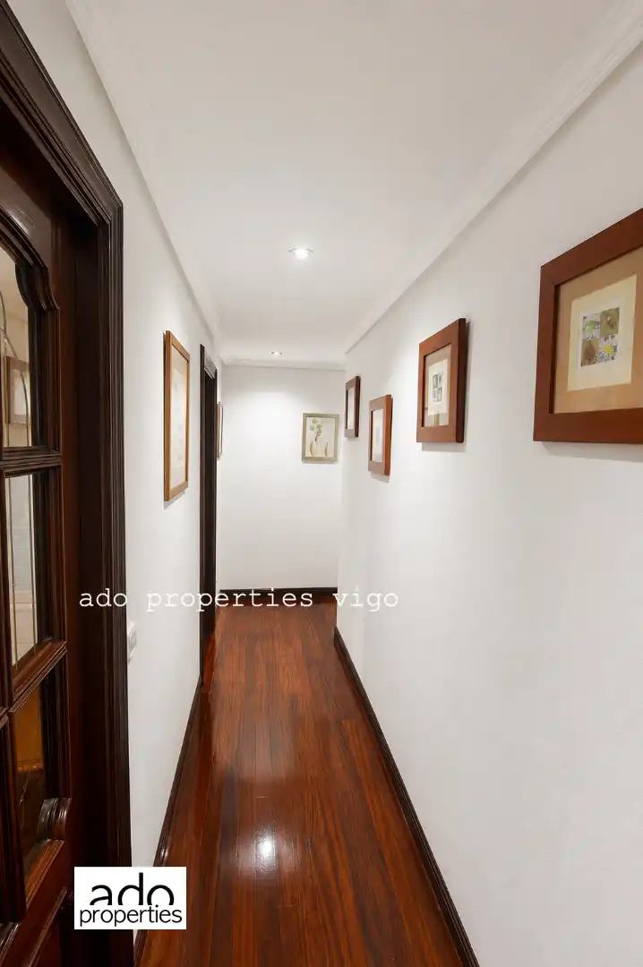 Piso en venta en Vigo  con Calefacción, Parquet y Trastero