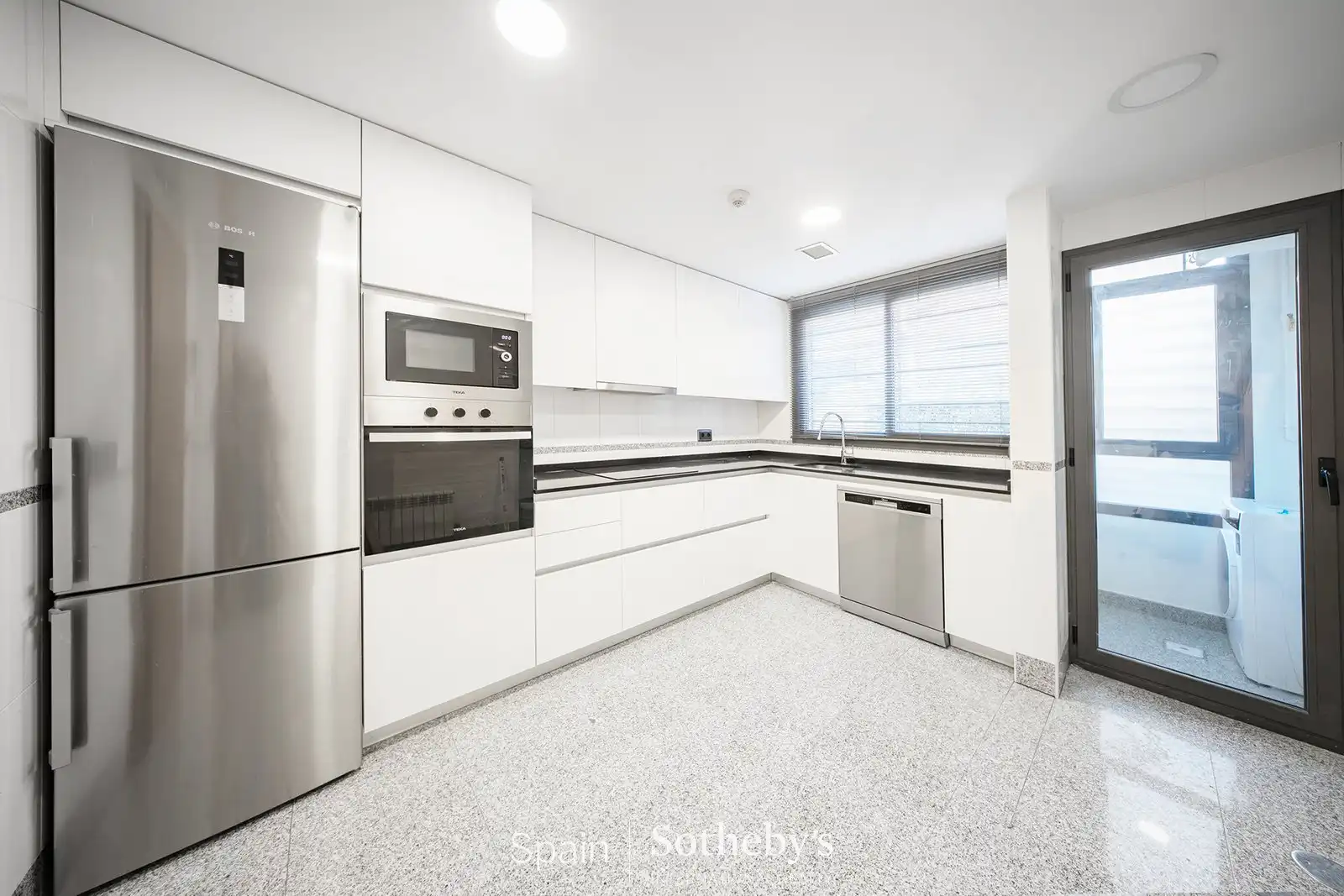 Cuina de Apartament de lloguer en La Moraleja amb Aire condicionat, Calefacció i Terrassa