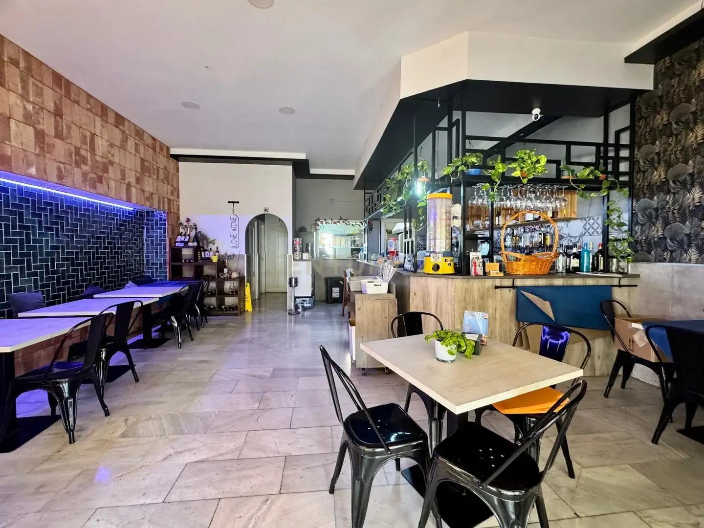 Local comercial en traspaso en Avenida Gamonal, Benalmádena, Spain, imagen 2